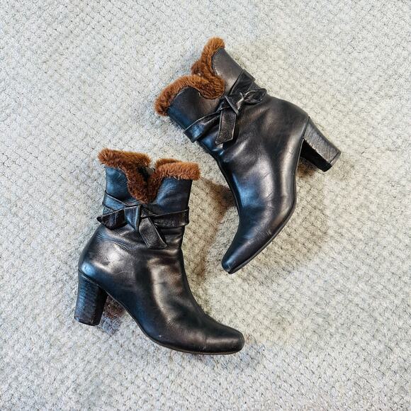Vintage Y2K Black Leather Bow Faux Fur Lined Pointed Toe Ankle Boots 7 - Picture 1 of 6